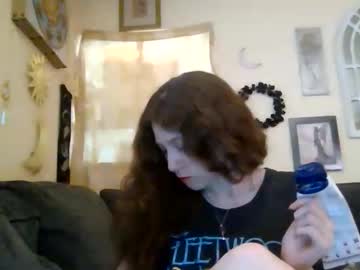 queencrimsonlvx