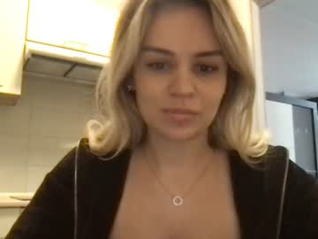 white_kitty_